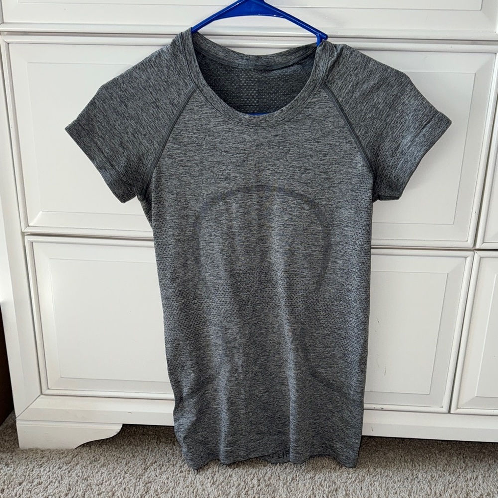 Lululemon Athletica Gray Fitted Short Sleeve Tee